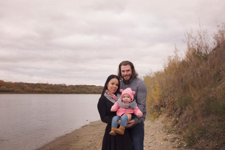 fall family photos by saskatoon river