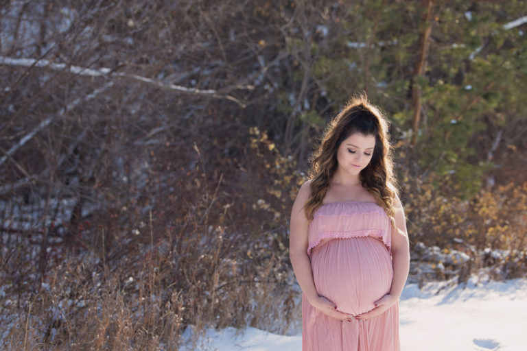 jessica – a wintery outdoor maternity session