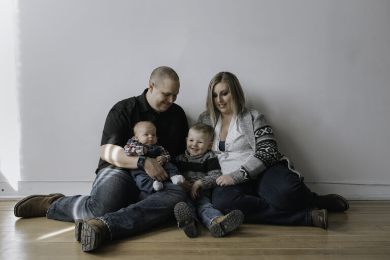 saskatoon – studio family session