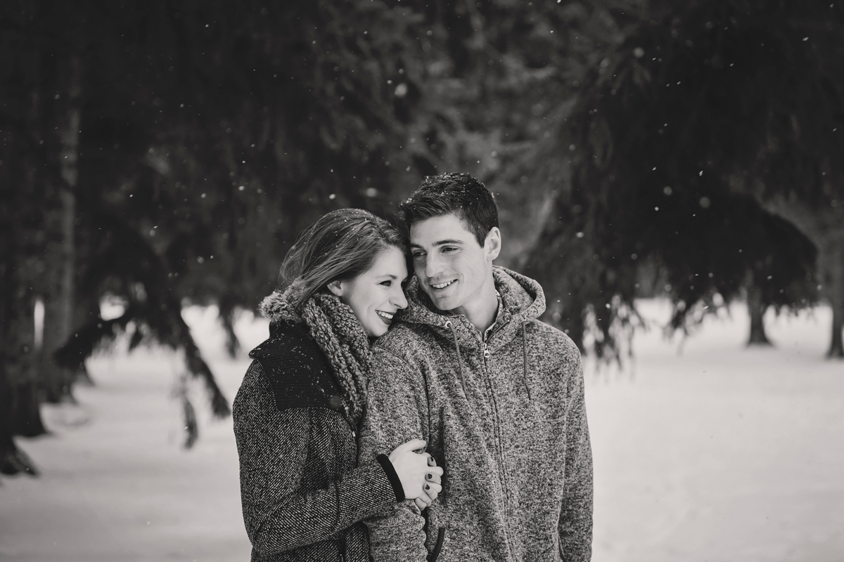 saskatoon saskatchewan winter couples session president murray park