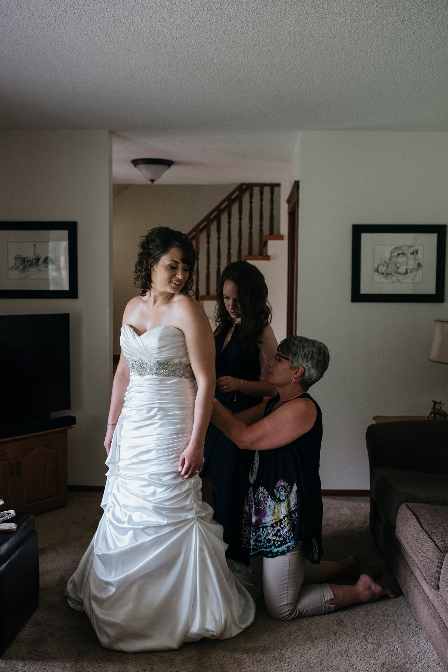 humboldt saskatchewan summer wedding bride getting ready