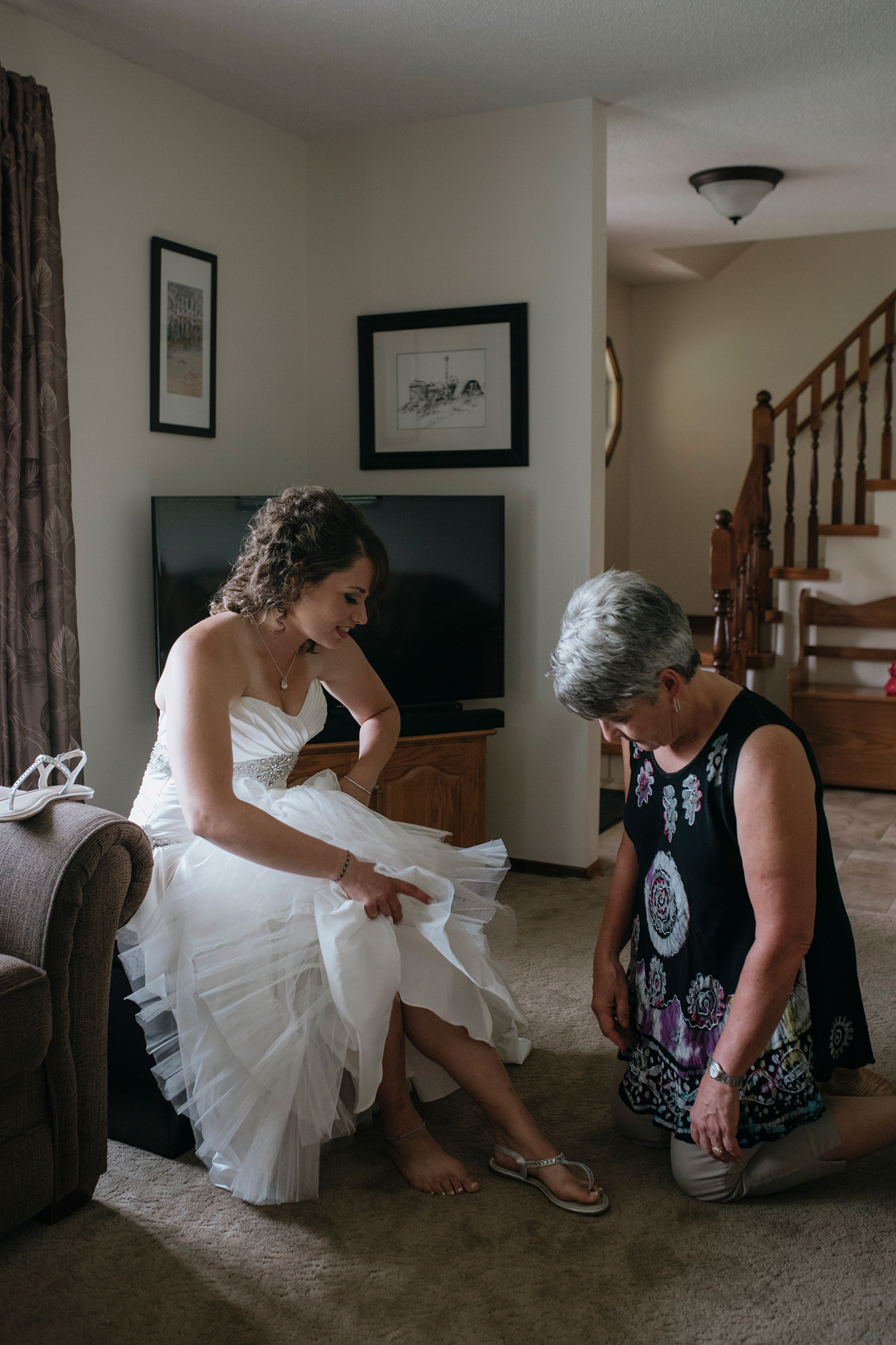 humboldt saskatchewan summer wedding bride getting ready