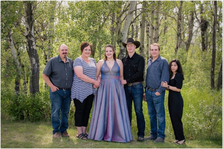 dalmeny saskatchewan 2020 graduation session family portrait