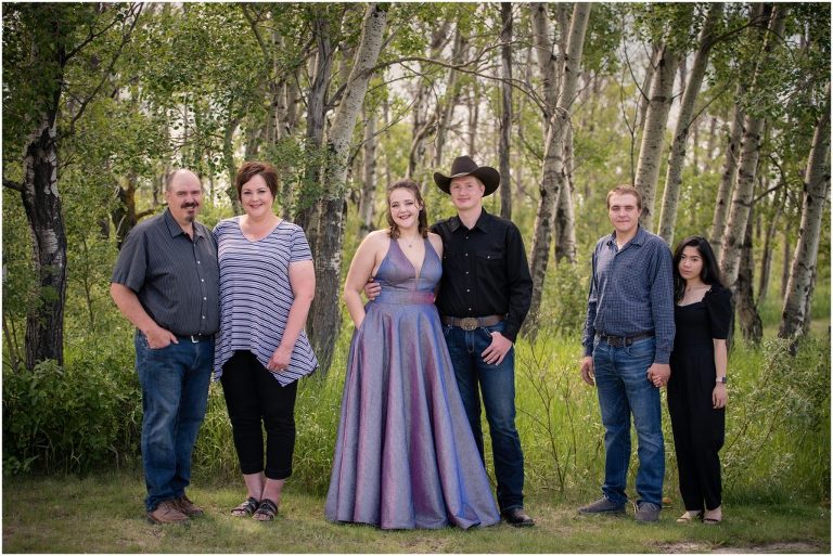 dalmeny saskatchewan 2020 graduation session family portrait