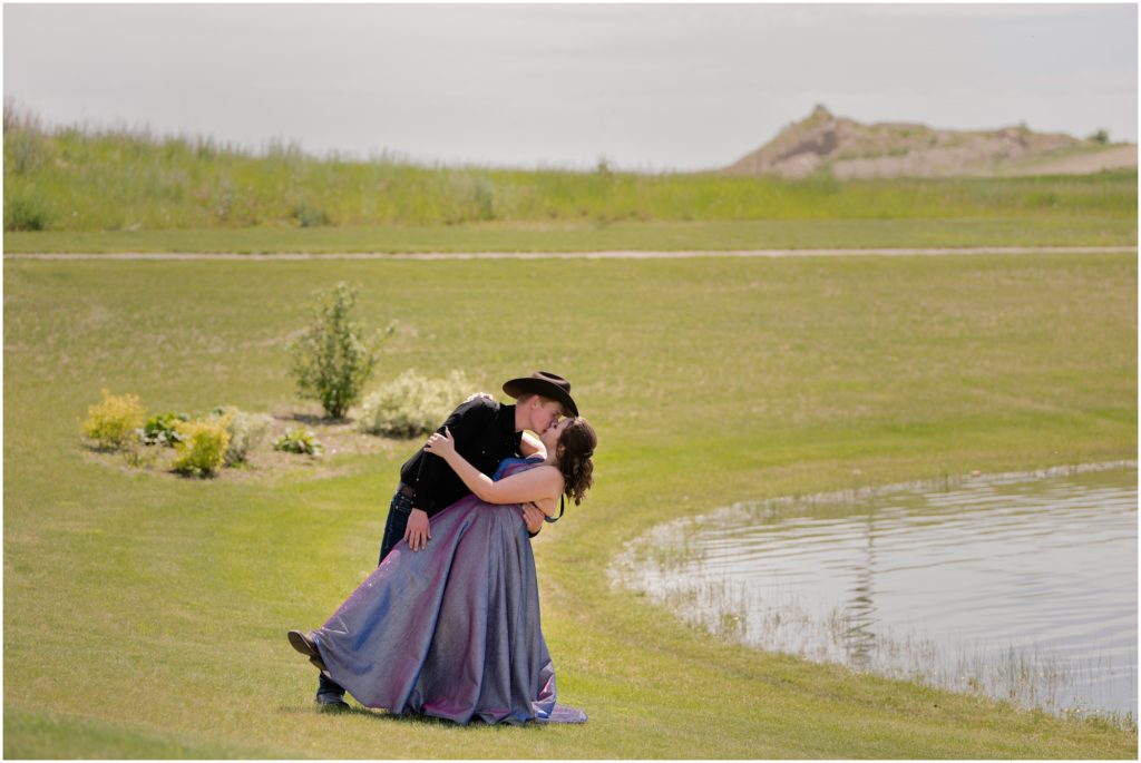 dalmeny saskatchewan 2020 graduation session, escort dipping for a kiss